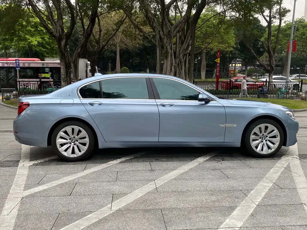 BMW 7 Series 2013 — фото 25