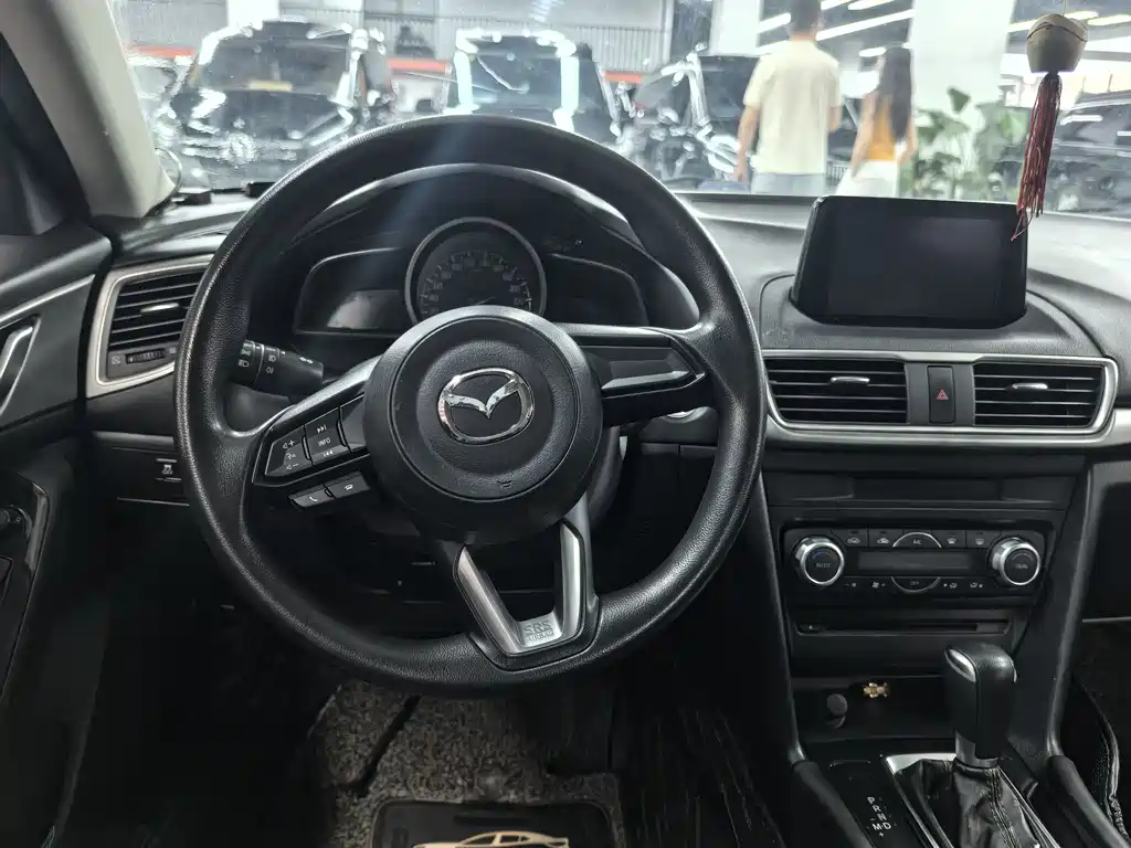 Mazda 3 Axela 2017 — фото 6
