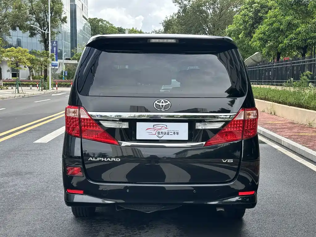 Toyota Alphard 2014 — фото 10