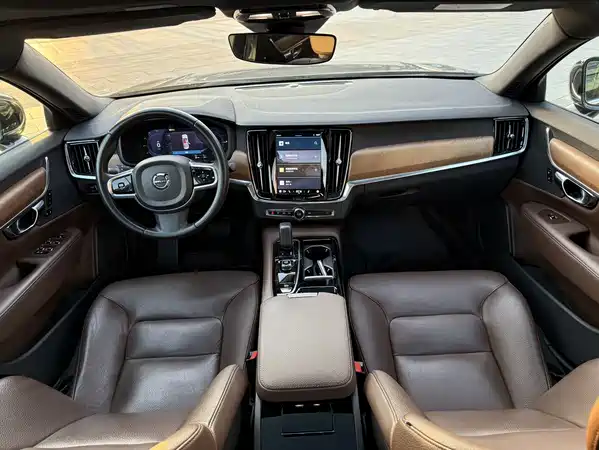 Volvo S90 Plug-In Hybrid 2022