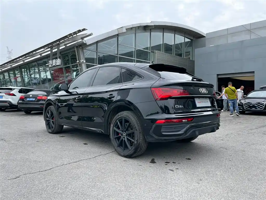 Audi Q5L Sportback 2022 — фото 10