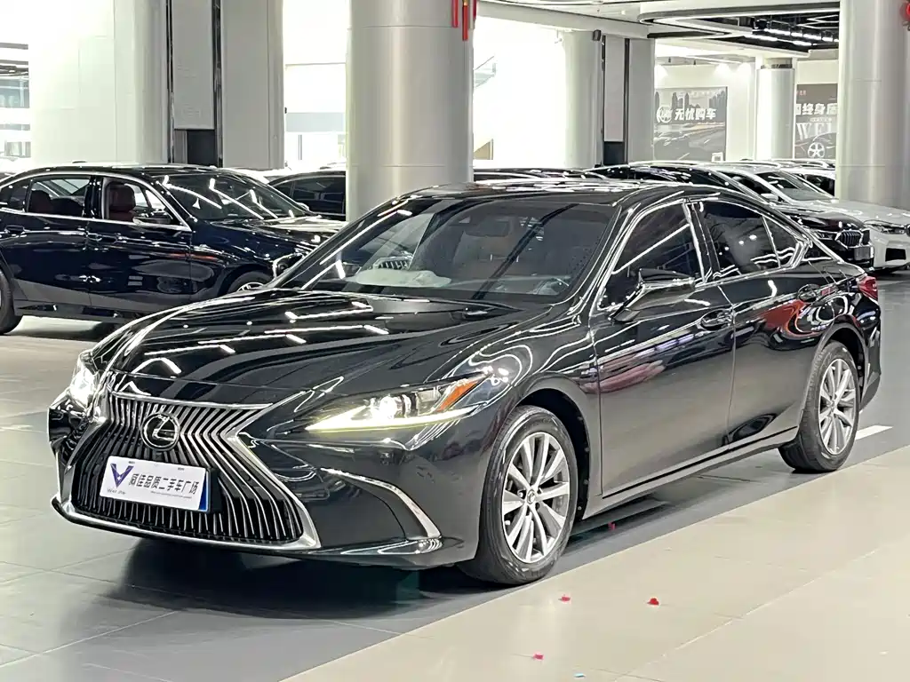 Lexus ES 2021