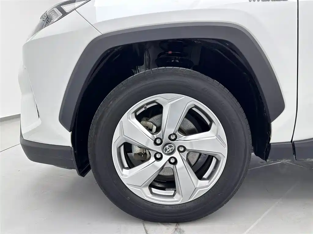 Toyota RAV4 2023 — фото 30