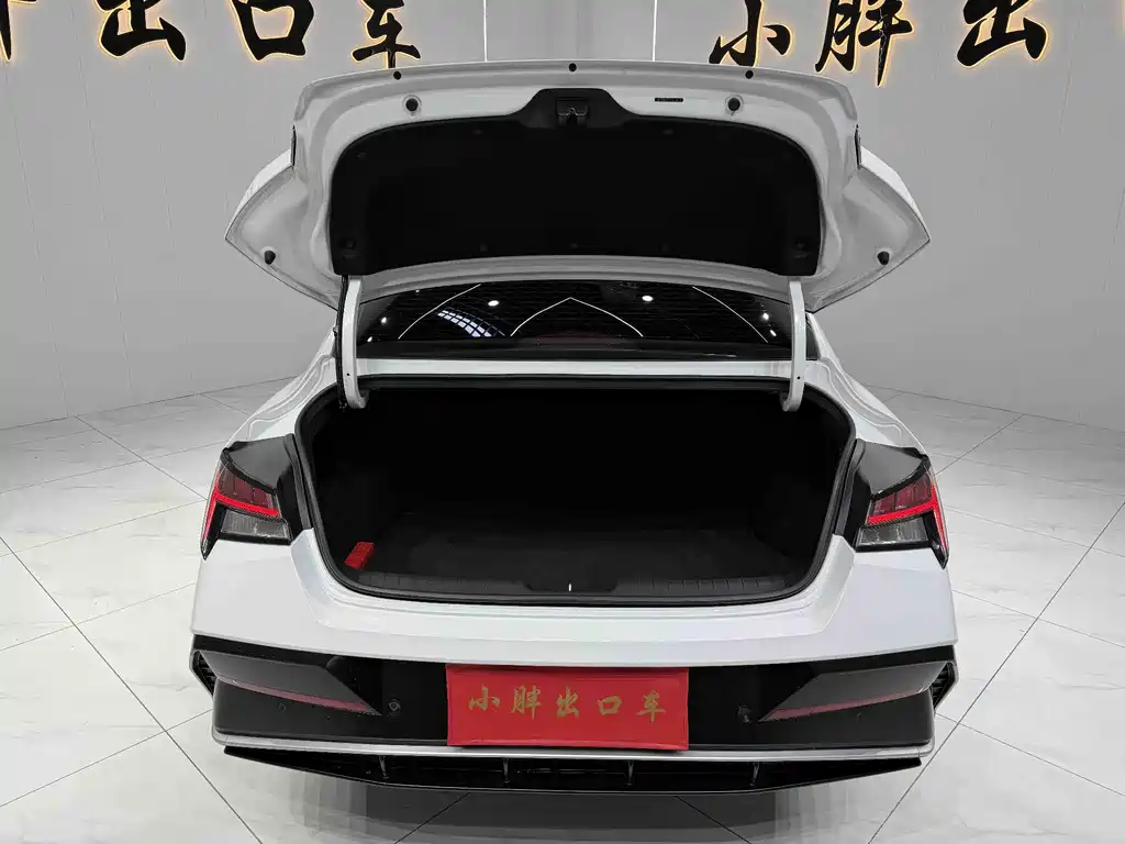 Hyundai Elantra 2023 — фото 11