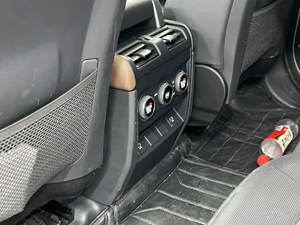 Land Rover Defender 2023 — фото 13