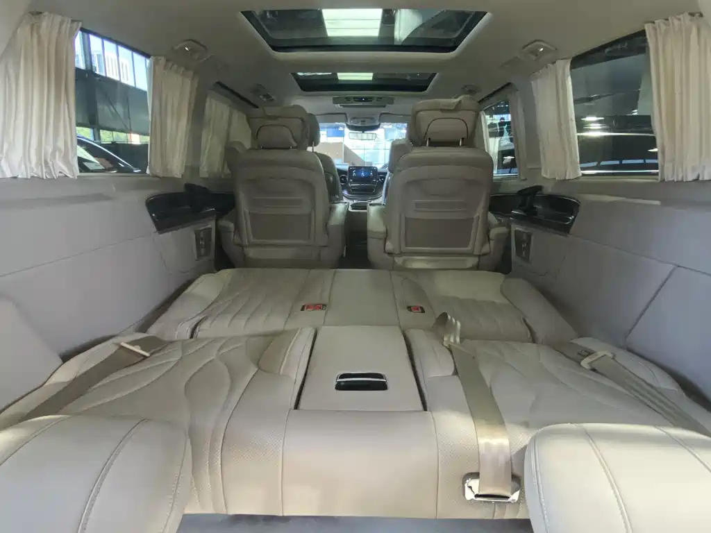 Mercedes-Benz V-Class 2023 — фото 15