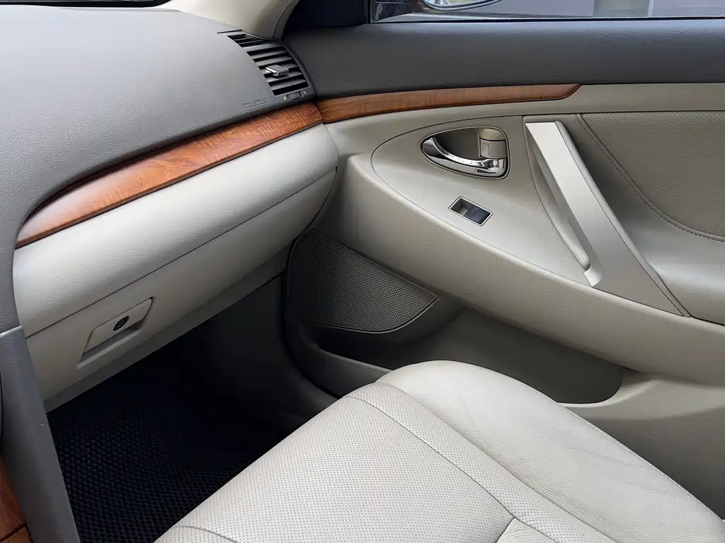 Toyota Camry 2011 — фото 11
