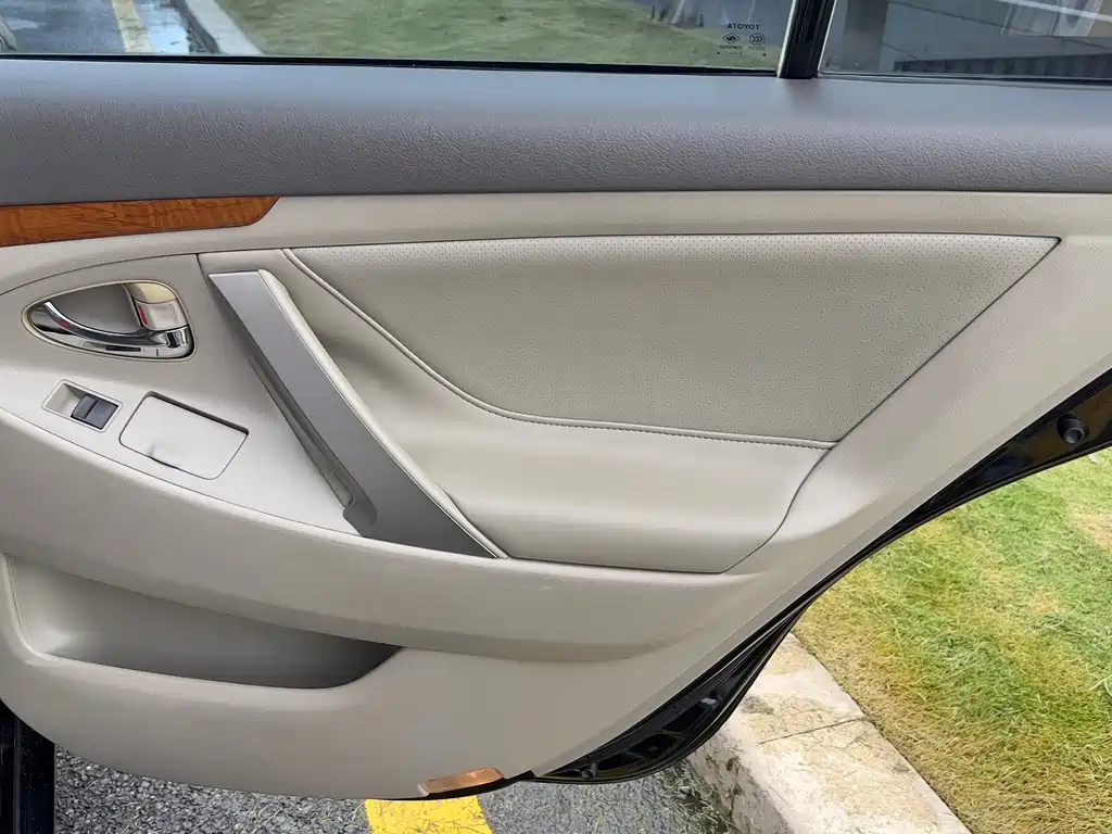 Toyota Camry 2011 — фото 19