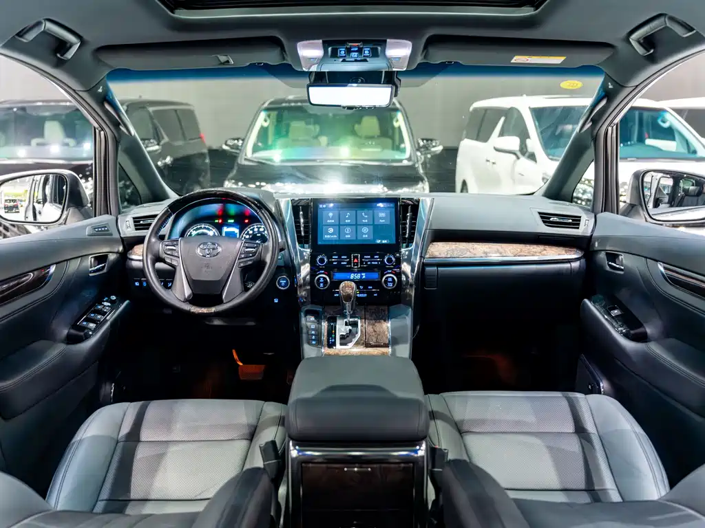 Toyota Alphard 2020 — фото 8