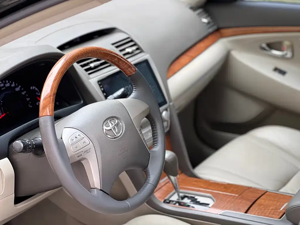 Toyota Camry 2011 — фото 4