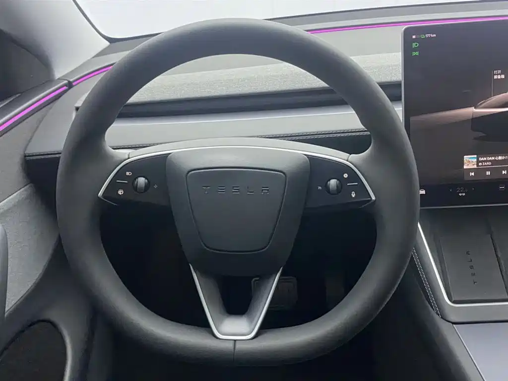 Tesla Model Y 2025 — фото 14