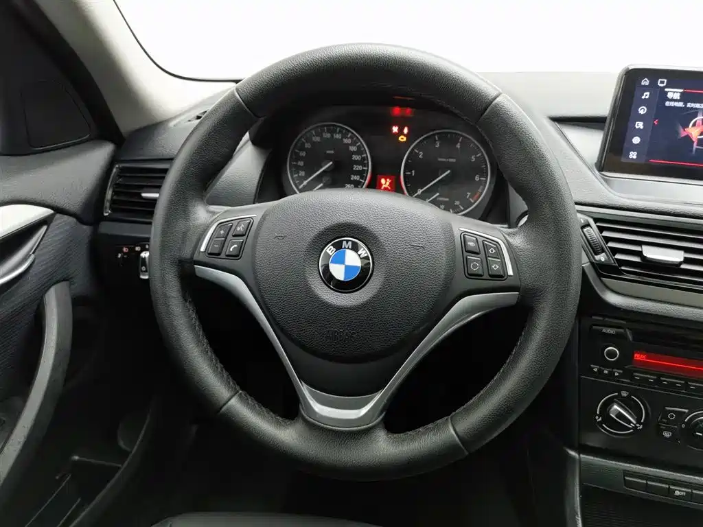 BMW X1 2014 — фото 11