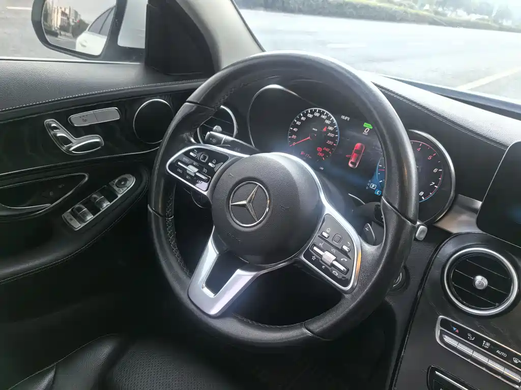 Mercedes-Benz C-Class 2019 — фото 7