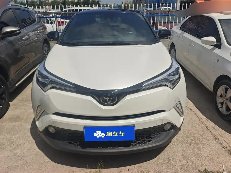 Toyota C-HR 2018 — фото 2