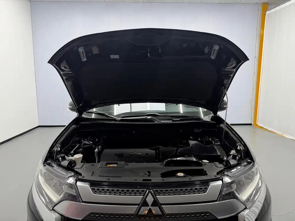 Mitsubishi Outlander 2021 — фото 12