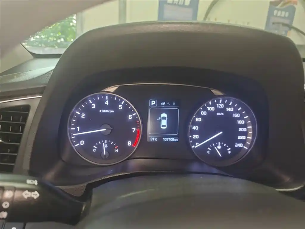 Hyundai Elantra 2018 — фото 12