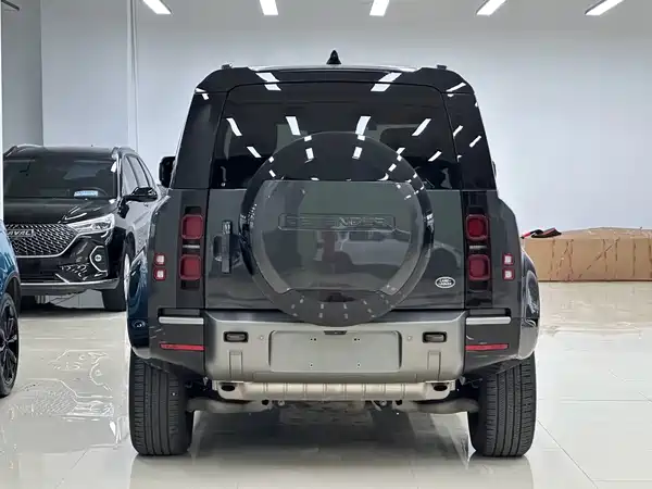 Land Rover Defender 2023