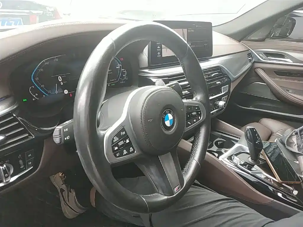 BMW 5 Series New Energy 2021 — фото 10