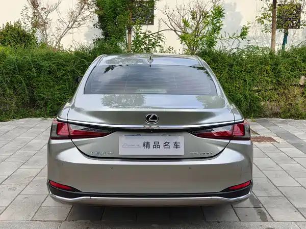 Lexus ES 2019