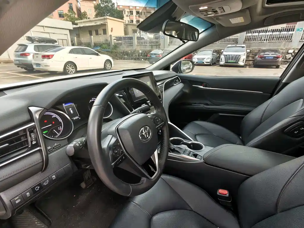 Toyota Camry 2021 — фото 10