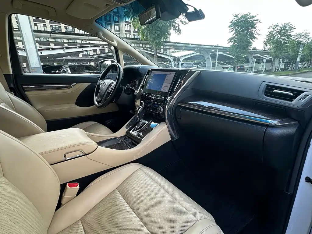 Toyota Alphard 2021 — фото 10