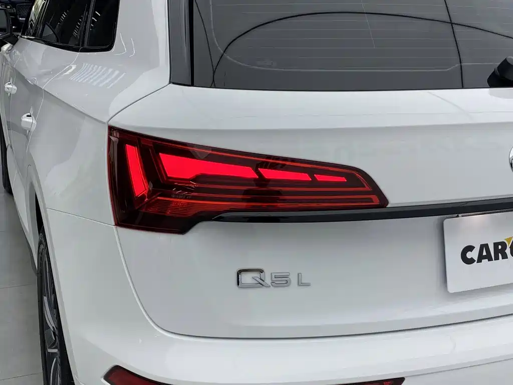 Audi Q5L 2024 — фото 32