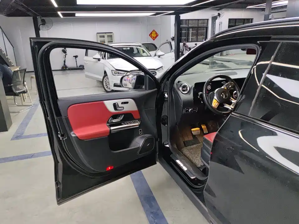 Mercedes-Benz GLA AMG 2023 — фото 7