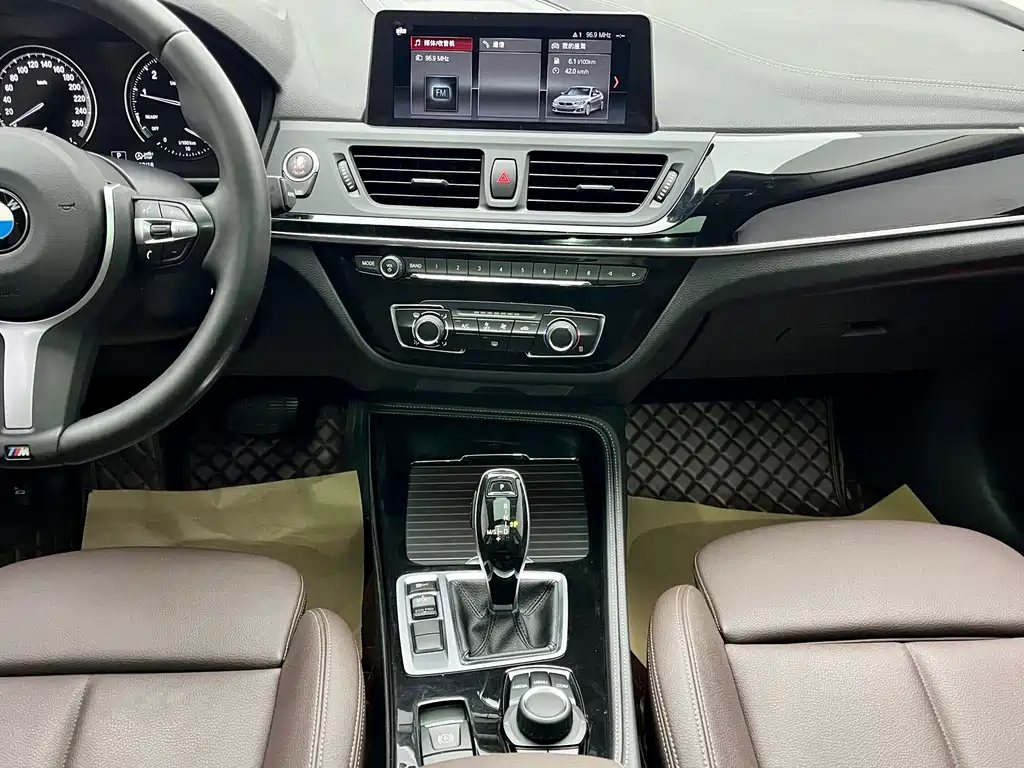 BMW 1 Series 2020 — фото 10