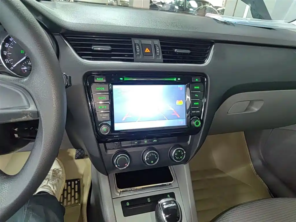 Skoda Octavia 2014 — фото 13