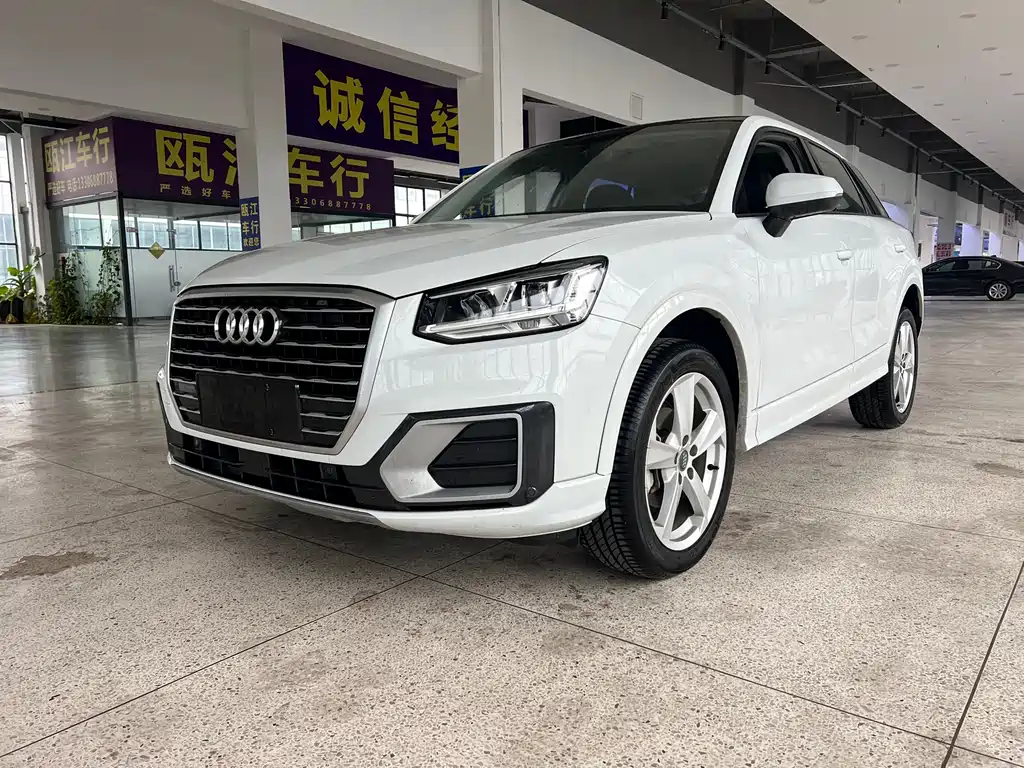 Audi Q2L 2021 — фото 1