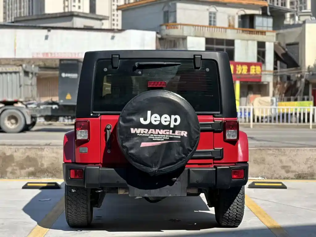 Jeep Wrangler 2012 — фото 8