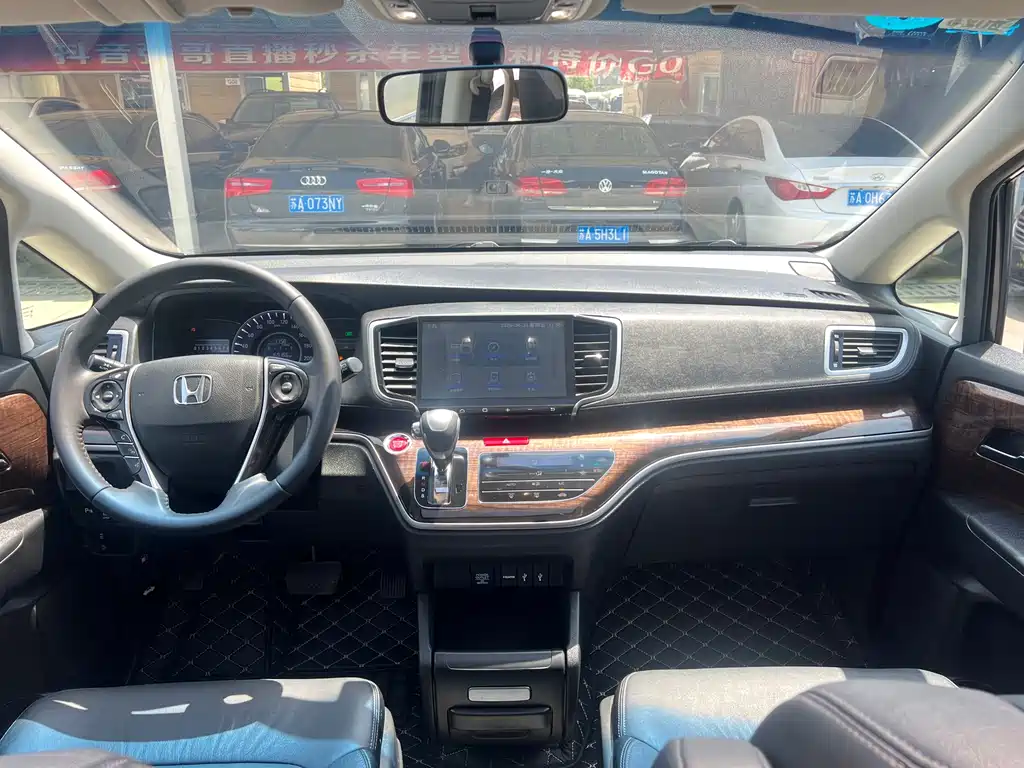 Honda Odyssey 2016 — фото 16