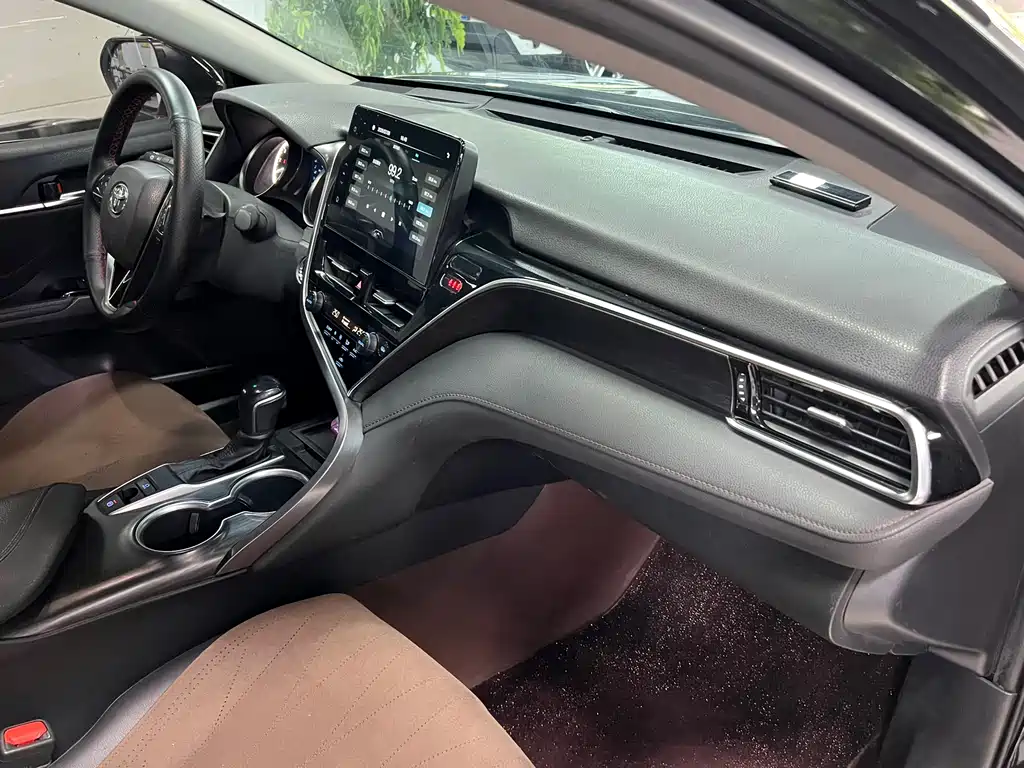 Toyota Camry 2023 — фото 17