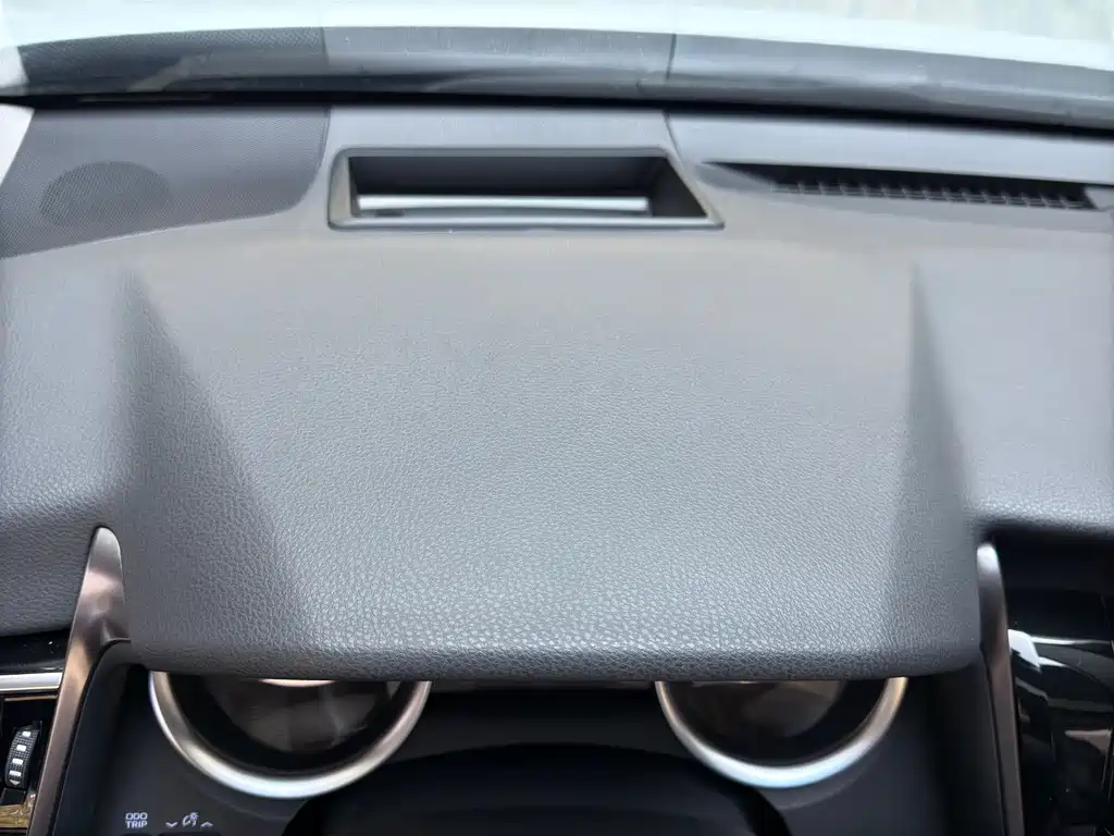 Toyota Camry 2023 — фото 18
