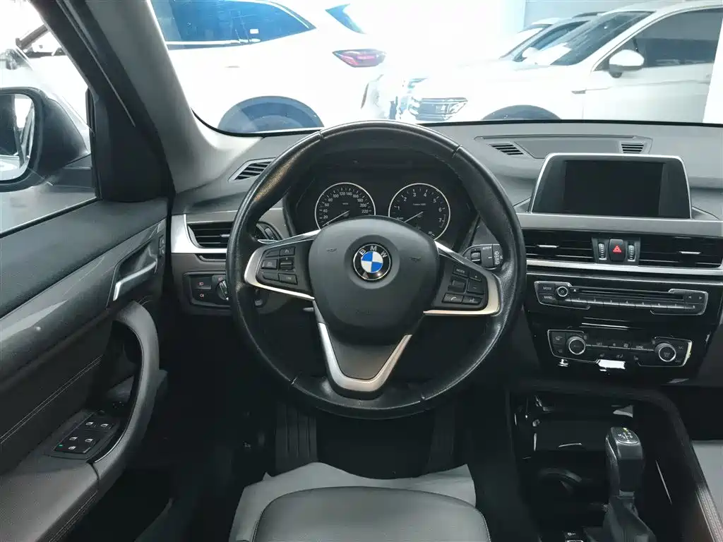 BMW X1 2017 — фото 11