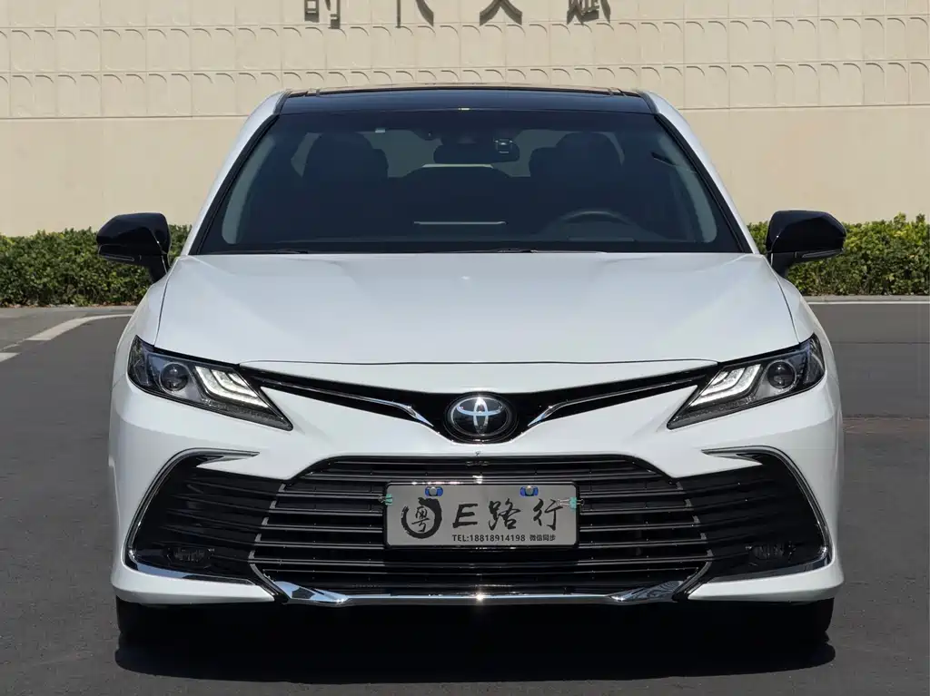 Toyota Camry 2023 — фото 2