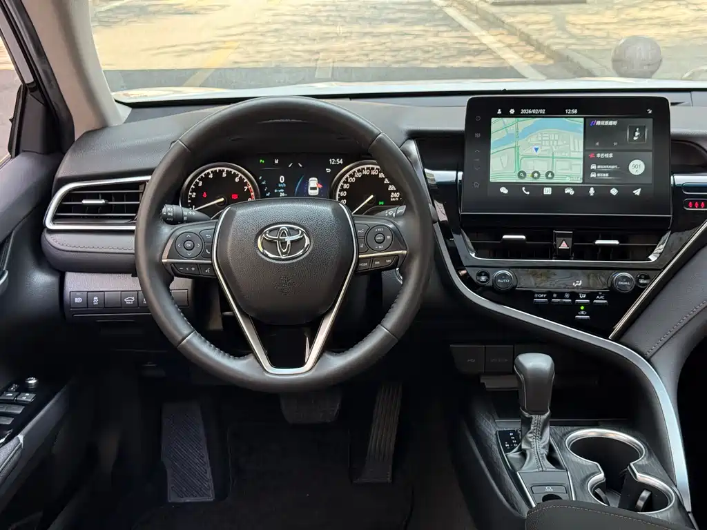 Toyota Camry 2023 — фото 5