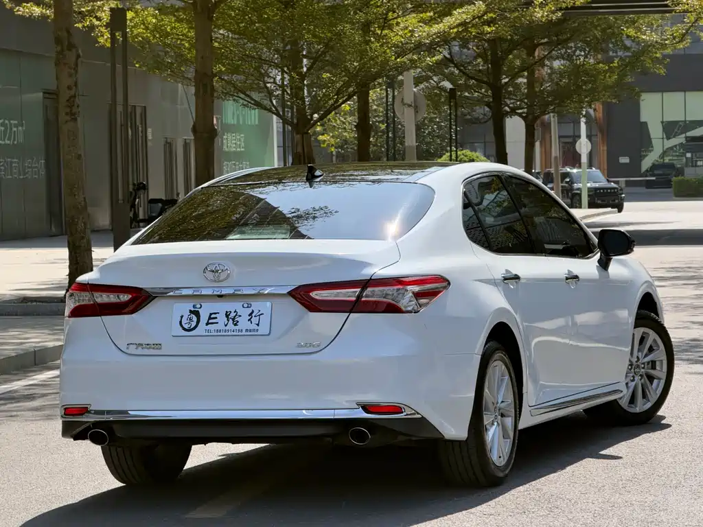 Toyota Camry 2023 — фото 34