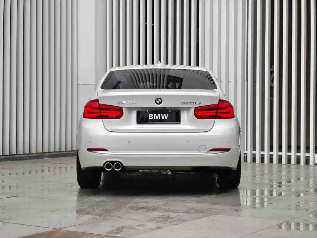 BMW 3 Series 2018 — фото 20