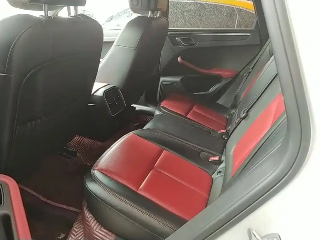 Porsche Macan 2018 — фото 17