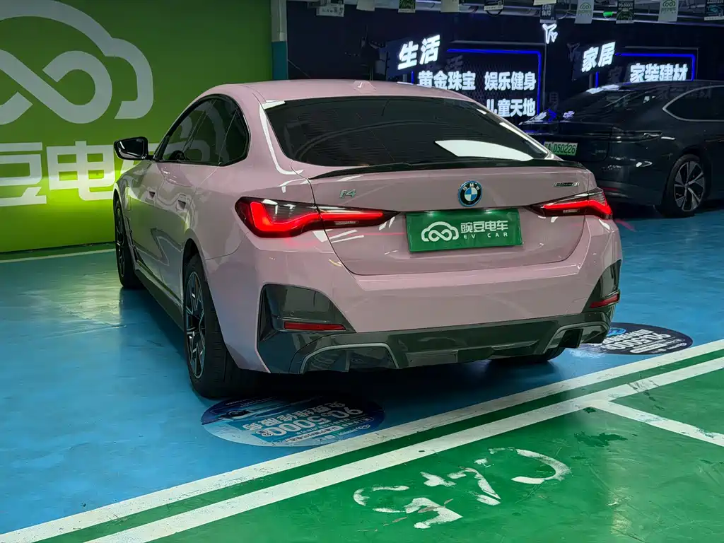BMW i4 2022 — фото 21