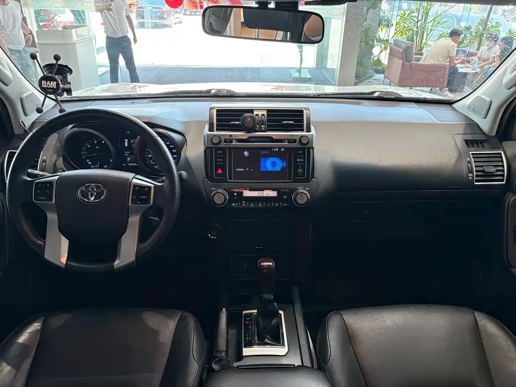 Toyota Prado 2017 — фото 13