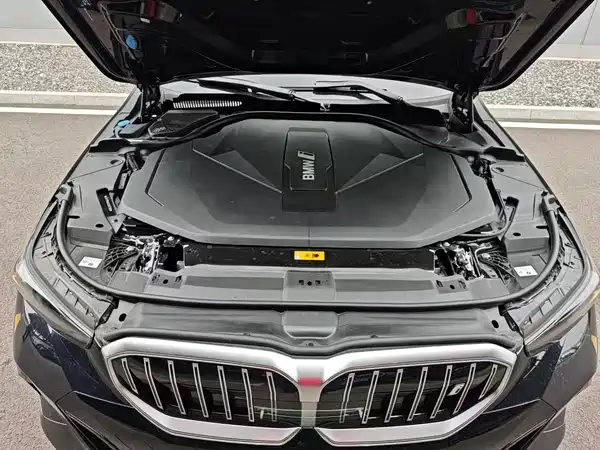 BMW i5 2025