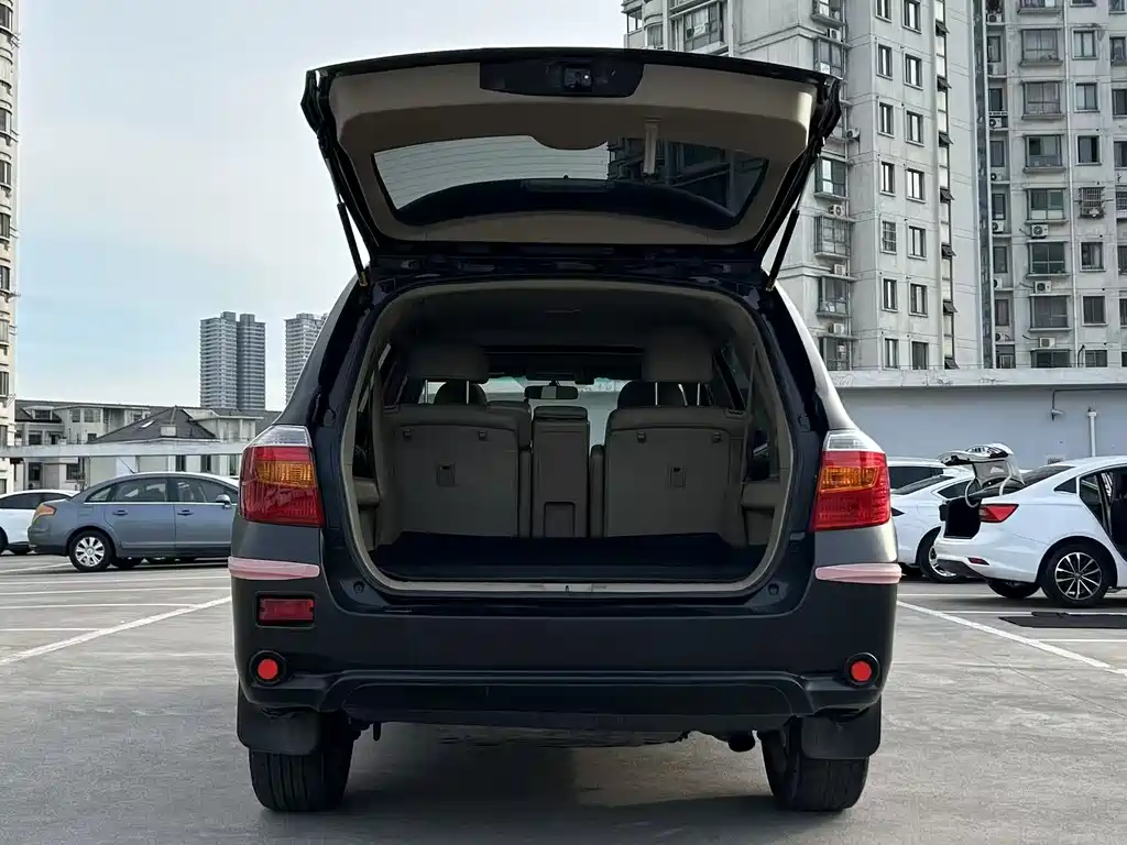 Toyota Highlander 2010 — фото 18