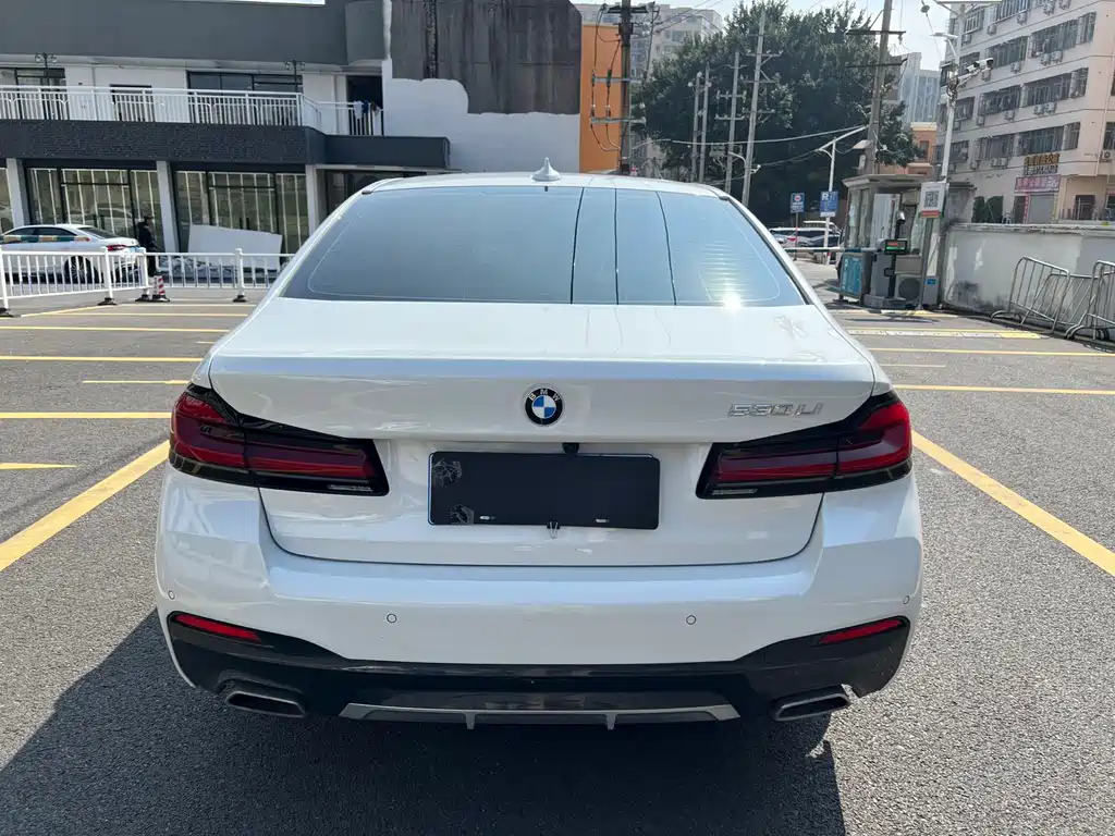 BMW 5 Series 2022 — фото 11