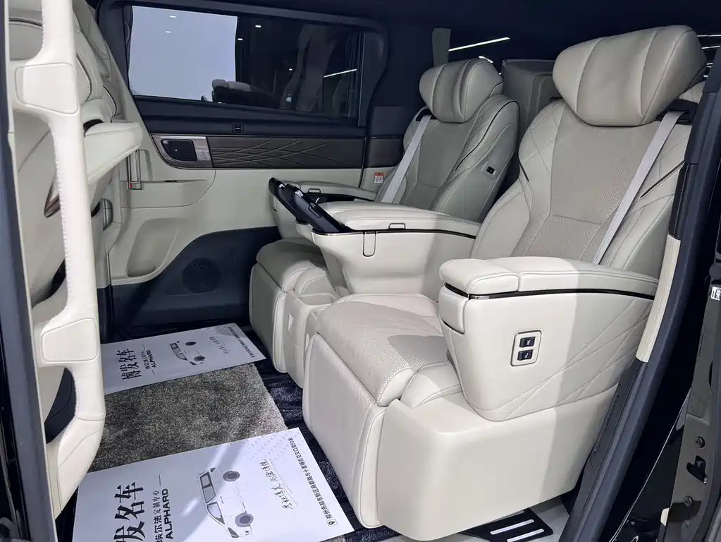 Toyota Alphard 2024 — фото 11