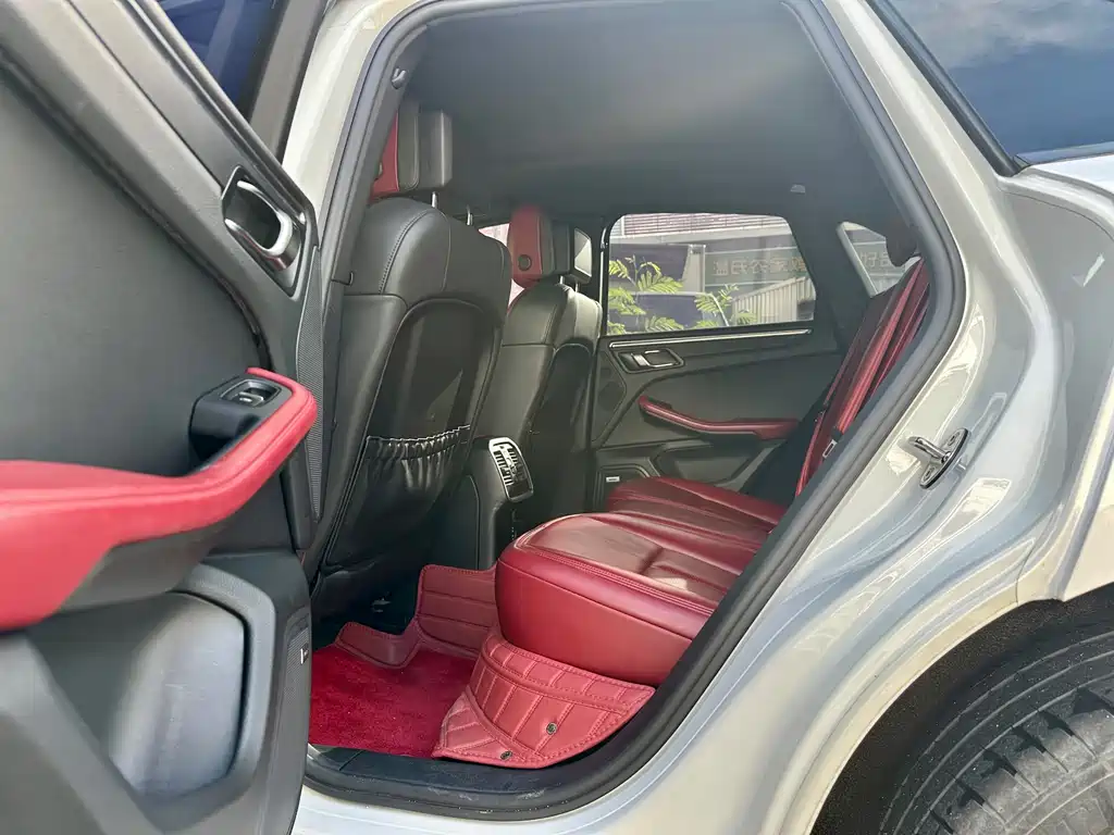 Porsche Macan 2021