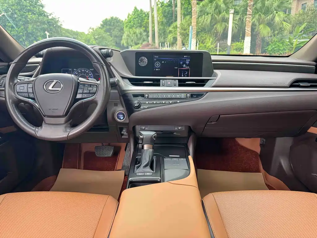 Lexus ES 2020 — фото 10
