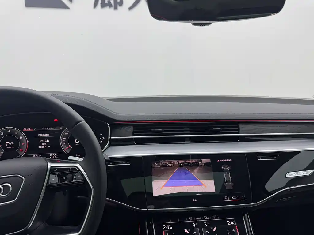 Audi A8 2025 — фото 18