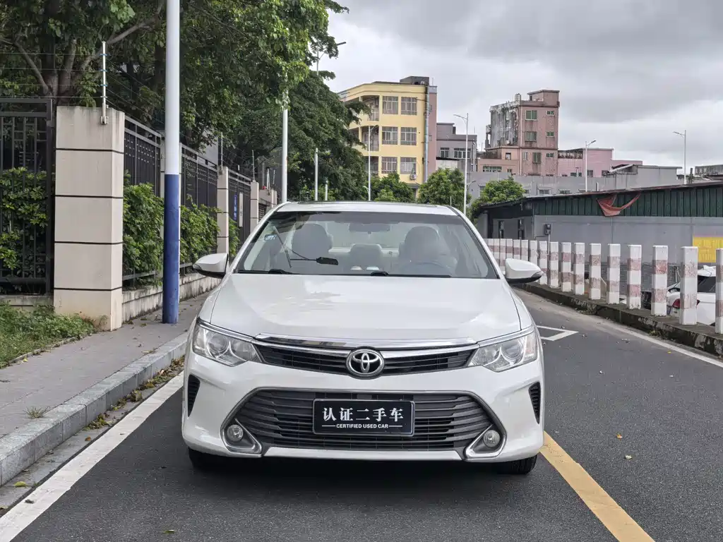 Toyota Camry 2015 — фото 2